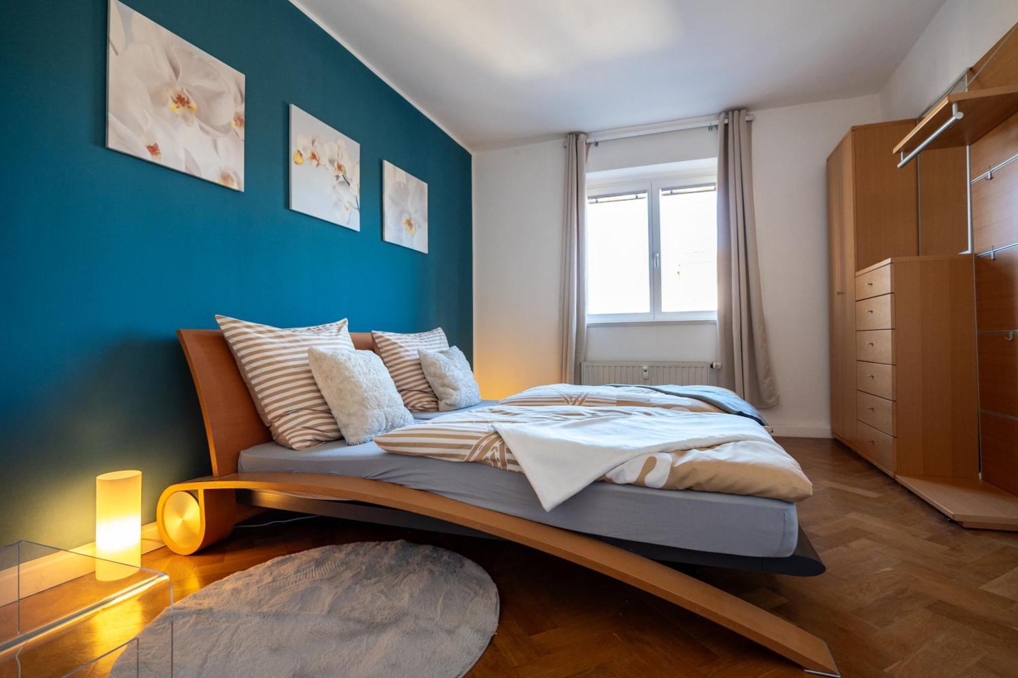 Doppelhaus- Villa Leipzig Schleussig , Moderner Altbau Apartment Dachetage Mit 2 Schlafzimmern Und Separatem Zusatzzimmer , Parkplatz - Balkon - Kamin - Eicheparkett - Arbeitsplatz Exterior foto